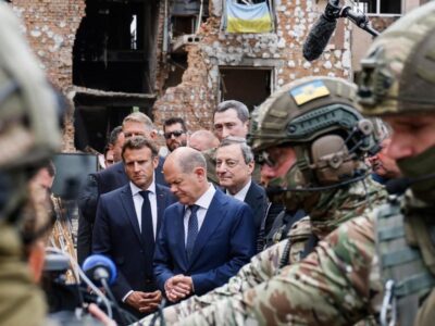 Macron Kiev