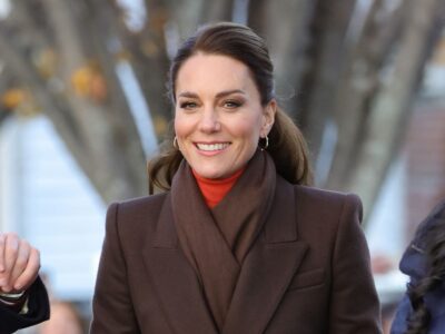 Kate Middleton salute
